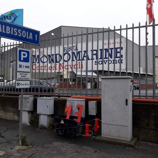 Ex Mondomarine di Savona, solidarietà dai cancelli dell'azienda per i 13 lavoratori senza contratto
