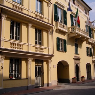 Pietra: interrogazione del Pdl per le esumazioni al cimitero