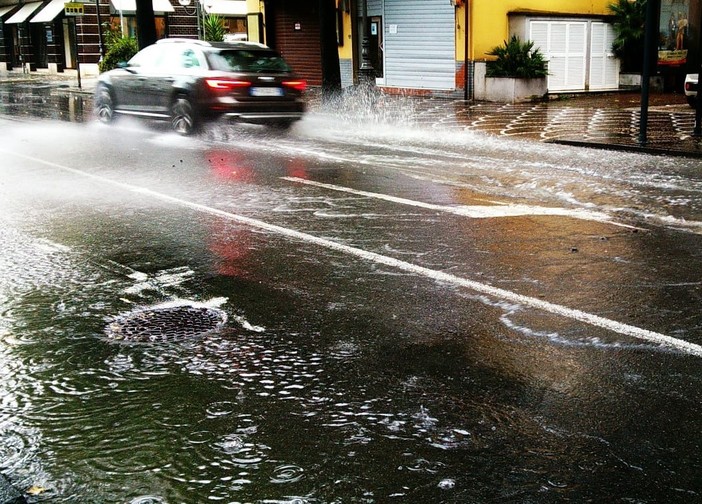 Allerta gialla: primi allagamenti e disagi nel quartiere albenganese di Pontelungo (FOTOgallery)
