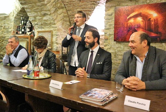 Libri da Gustare: grande successo per la premiazione di Vito e Pier Ottavio Daniele ad Acqui Terme Libri da Gustare: grande successo per la premiazione di Vito e Pier Ottavio Daniele ad Acqui Terme