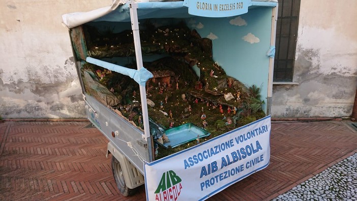 Albisola, per le vie della città un presepe itinerante sul carrello della Protezione Civile Albisola, per le vie della città un presepe itinerante sul carrello della Protezione Civile