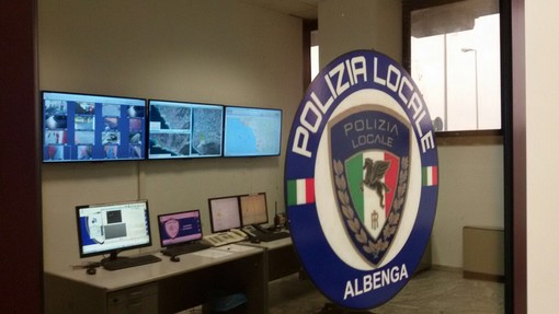 Pirata della strada fugge dal luogo dell'incidente, la Polizia Locale di Albenga lo rintraccia in meno di 24 ore