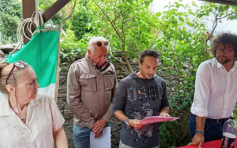 Insulti e minacce all'Anpi di Stella dopo il "caso" del saluto fascista dell'ex vicesindaco: "Un segnale molto negativo, serio e preoccupante"