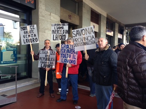 Presidio Tirreno Power a Savona, Veirana: "Chiediamo sospensione Conferenza Servizi, Renzi prenda posizione sulla produzione a carbone" Presidio Tirreno Power a Savona, Veirana: "Chiediamo sospensione Conferenza Servizi, Renzi prenda posizione sulla produzione a carbone"