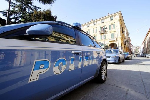 Savona, rubano due monopattini con l'aiuto dei figli: due coppie denunciate