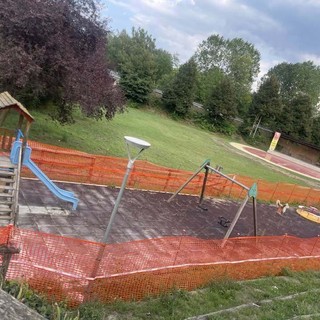 Piana Crixia, parco giochi chiuso per sicurezza: botta e risposta tra opposizione e sindaco