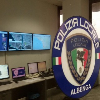 Pirata della strada fugge dal luogo dell'incidente, la Polizia Locale di Albenga lo rintraccia in meno di 24 ore
