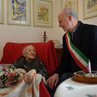 Alassio, festa per i cent'anni della signora Elena Weiss
