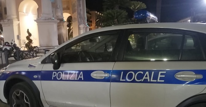 Eroina nascosta nei vestiti e senza documenti: 25enne colombiano fermato e denunciato a Finale Eroina nascosta nei vestiti e senza documenti: 25enne colombiano fermato e denunciato a Finale