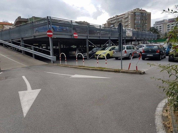 Furto di un'auto nel parcheggio di via Piave a Savona Furto di un'auto nel parcheggio di via Piave a Savona