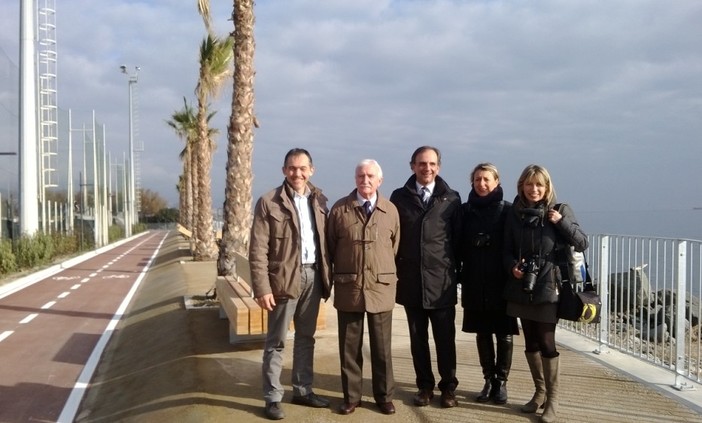 Il sindaco di Savona Berruti visita la passeggiata di Zinola