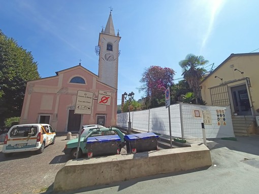 Albenga, iniziato il restyling di piazza della Chiesa a Lusignano (FOTO) Albenga, iniziato il restyling di piazza della Chiesa a Lusignano (FOTO)