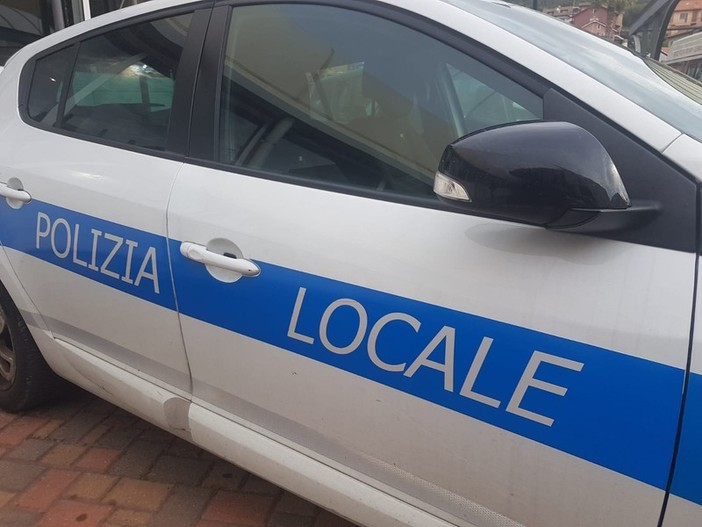 Savona, senza mascherina in piazza Sisto: sanzionato dalla polizia locale