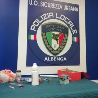 Commercio abusivo e contraffazione: maxi operazione della polizia locale di Albenga