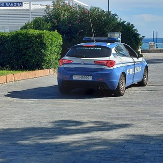 Incontrava i "clienti" al bar e li "serviva" a casa sua: spacciatore arrestato dalla Polizia a Savona