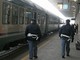 Viaggia sul treno in Liguria, nonostante il divieto di reingresso in Italia: nei guai 25enne rom