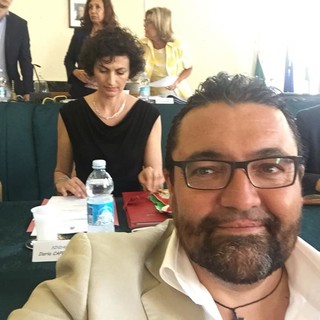 Savona: primo consiglio comunale dell'era Caprioglio, tra selfie e foto ricordo