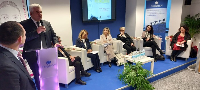 Savona, presentato il protocollo #SicurezzaVera. Il Questore: "Le donne devono essere intercettate tramite formazione e specializzazione. Dobbiamo salvarle" (FOTO) Savona, presentato il protocollo #SicurezzaVera. Il Questore: "Le donne devono essere intercettate tramite formazione e specializzazione. Dobbiamo salvarle" (FOTO)