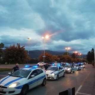 Albenga, controlli della polizia locale: 6 fermi per l'identificazione, 5 perquisizioni e 3 daspo