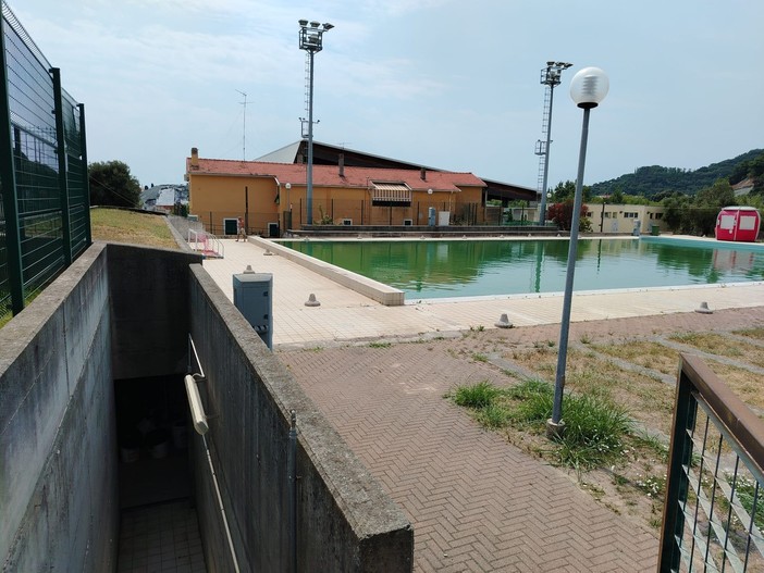 Albisola, riaprirà il 19 luglio la piscina di Luceto ma non mancano le polemiche degli albisolesi