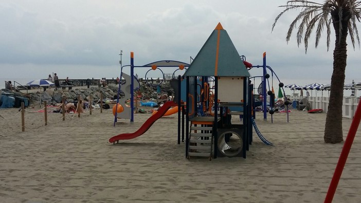 Laigueglia sempre più a misura di bambino, ampliato il parco giochi Laigueglia sempre più a misura di bambino, ampliato il parco giochi