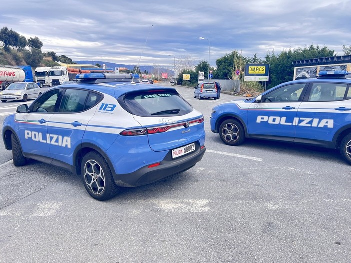 Savona, 29enne gambiano irregolare era aggressivo con residenti e commercianti: al Cpr in attesa del rimpatrio