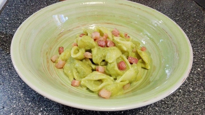 La videoricetta della Pasta con crema di Asparagi e Pancetta La videoricetta della Pasta con crema di Asparagi e Pancetta