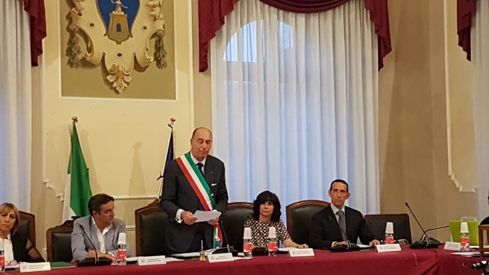 Alassio, ieri il primo Consiglio comunale targato Melgrati: "Dove eravamo rimasti?" (FOTO e VIDEO)
