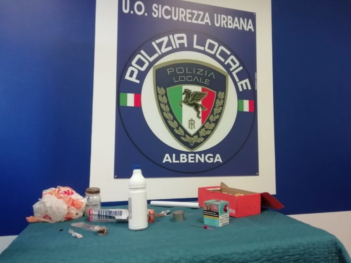 Albenga, 19enne spacciatore fermato dalla Polizia Locale dopo un attento monitoraggio