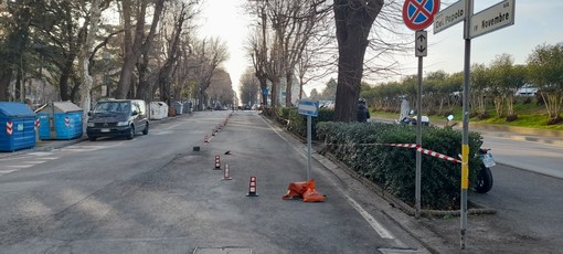 Savona, chiuso da sette giorni il tratto di piazza del Popolo dove ha preso fuoco un mezzo di SeaS