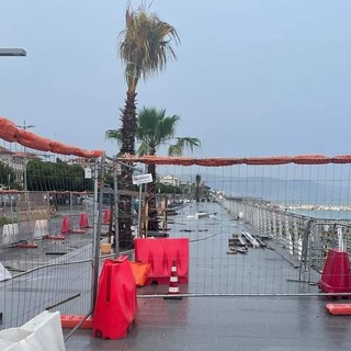 Passeggiata a ponente di Loano, il Comune punta il dito sull'impresa: "Gli stiamo dietro da due anni"
