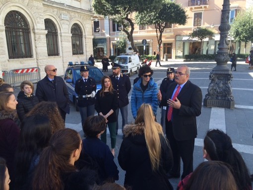 La Polizia di Stato contro la violenza sulle donne La Polizia di Stato contro la violenza sulle donne