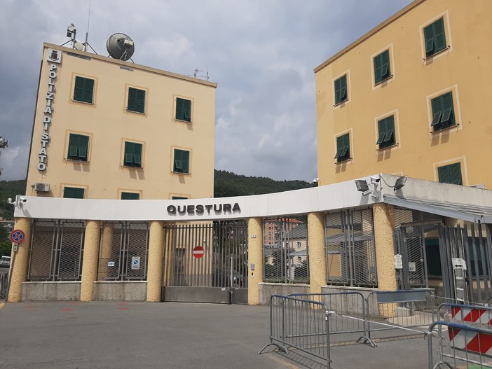 Compie atti sessuali nei confronti delle pazienti, ai domiciliari il ginecologo Maurizio Traversa Compie atti sessuali nei confronti delle pazienti, ai domiciliari il ginecologo Maurizio Traversa