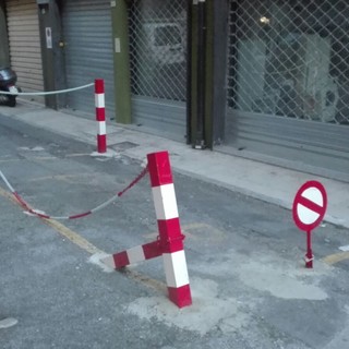 Transenne in piazza della Vittoria a Pietra Ligure. Carrara: "No a una città-pollaio"