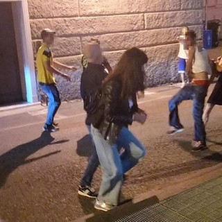 In Darsena rissa con calci, pugni e insulti. Una residente: "Sempre peggio, abbiamo paura"