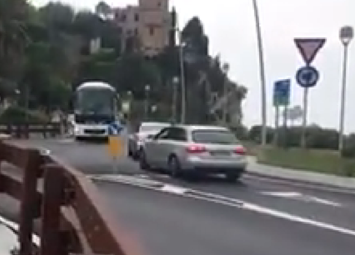 Rotonda di Finalpia, ancora polemiche e problemi