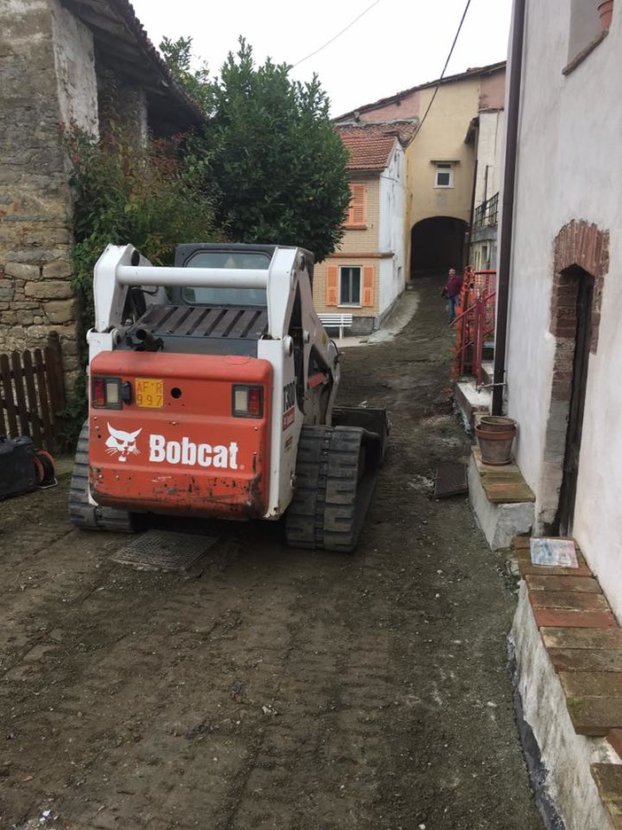 Lavori di asfaltatura nelle strade di Roccavignale Lavori di asfaltatura nelle strade di Roccavignale