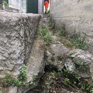 Roccavignale, tubo dell'acquedotto rotto in località Toschini: intervento in corso
