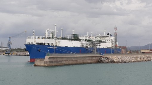 Rigassificatore, Rossetti e Carpano (Azione): "Pieno appoggio al sindaco di Savona nella prosecuzione del ricorso al Tar"