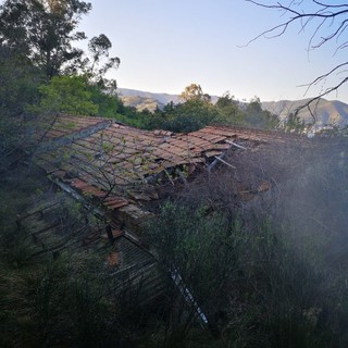 Incendio a Capo Noli: proseguono le operazioni di bonifica (FOTO)