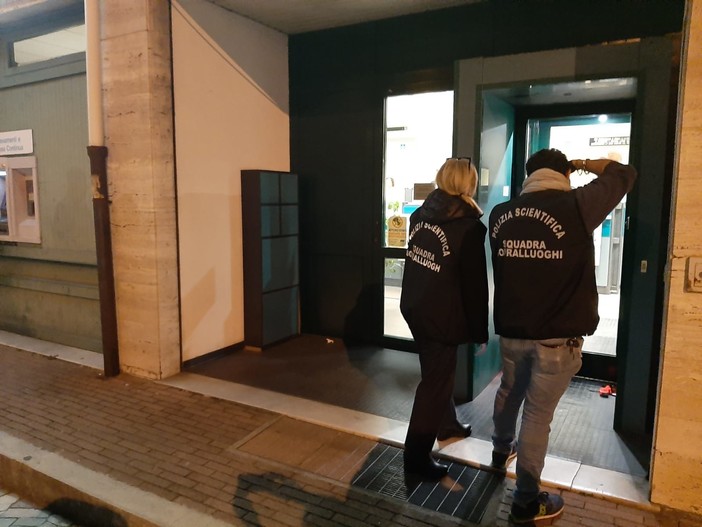 Due rapine in 6 giorni a Savona: è caccia ai tre malviventi della banca di via Cadorna