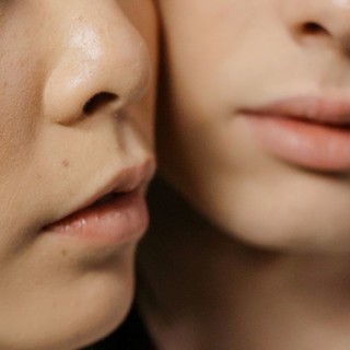 Dire addio alle cicatrici da acne: scopri i trattamenti non farmacologici a Cuneo