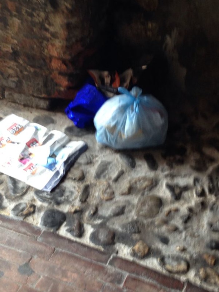 Rottami e rifiuti abbandonati, dov’è il senso civico ad Albenga?