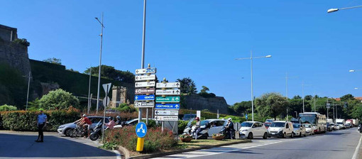 Savona, stop ai mezzi pesanti in uscita dal porto verso le Albisole nei fine settimana estivi