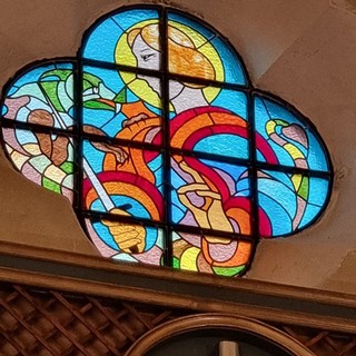 Varazze, la chiesa di San Donato risplende di nuova luce grazie ad una vetrata policroma Varazze, la chiesa di San Donato risplende di nuova luce grazie ad una vetrata policroma
