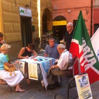 A Varazze i primi banchetti di raccolta firme per il PDL