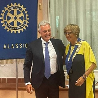 Rotary Club Alassio, cambio di consegne: Elisa Massone subentra ad Angelo Arnaldi alla guida dell'associazione Rotary Club Alassio, cambio di consegne: Elisa Massone subentra ad Angelo Arnaldi alla guida dell'associazione