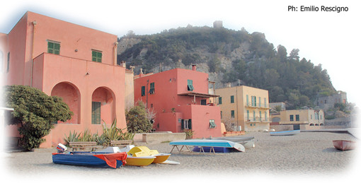 Il borgo di Varigotti. Foto di Emilio Rescigno Il borgo di Varigotti. Foto di Emilio Rescigno