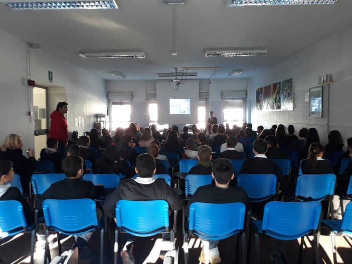 Albenga sensibilizza gli studenti delle scuole ad un uso consapevole di Internet Albenga sensibilizza gli studenti delle scuole ad un uso consapevole di Internet