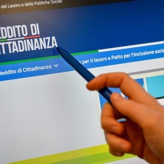 Reddito di cittadinanza, si cambia, arriva il MIA: il sussidio scende a 375 euro